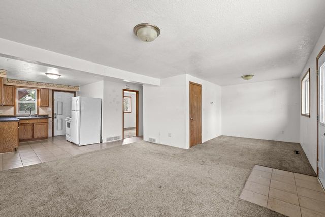 2517 2nd Ave SW, Minot, ND 58701