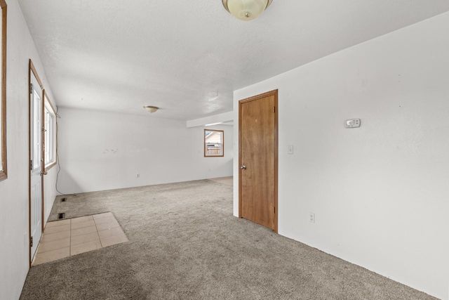 2517 2nd Ave SW, Minot, ND 58701