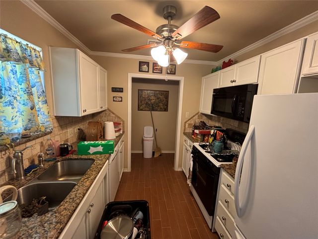 400 Harris Drive, Crowley, TX 76036