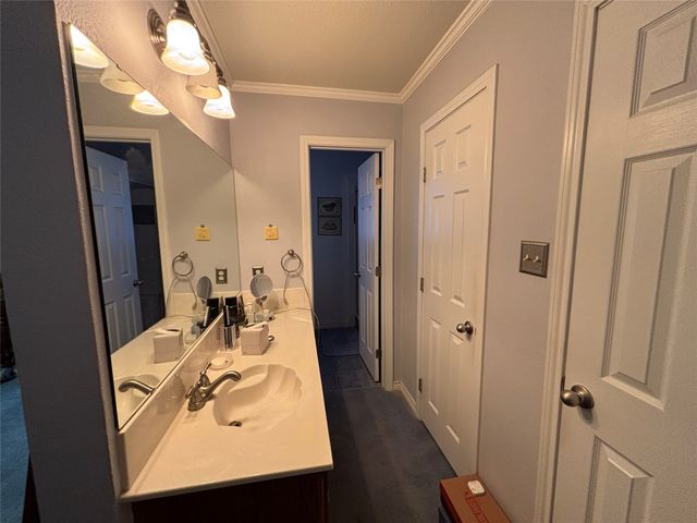 400 Harris Drive, Crowley, TX 76036