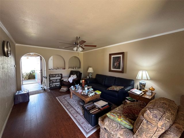 400 Harris Drive, Crowley, TX 76036