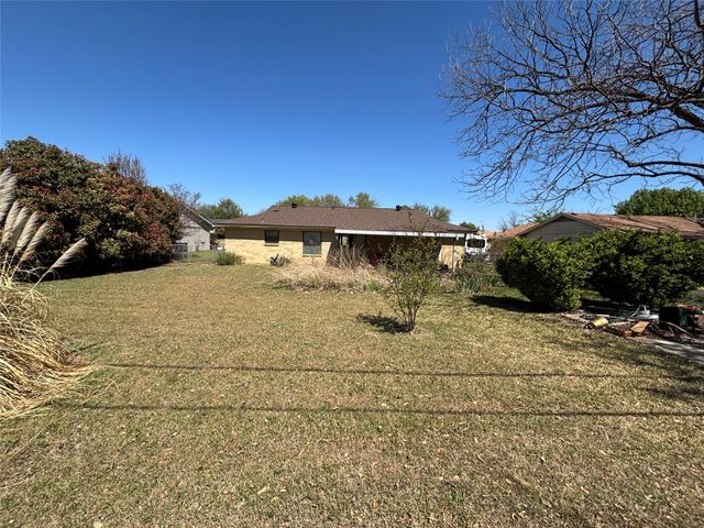 400 Harris Drive, Crowley, TX 76036