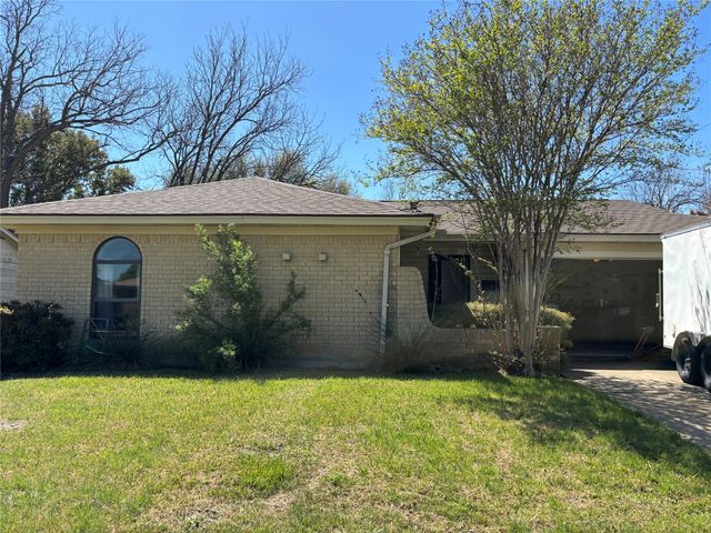 400 Harris Drive, Crowley, TX 76036