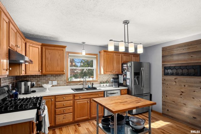 1215 N MAPLE Lane, East Peoria, IL 61611