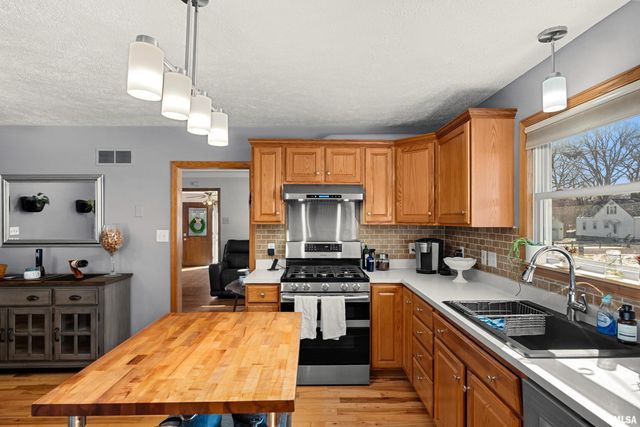 1215 N MAPLE Lane, East Peoria, IL 61611