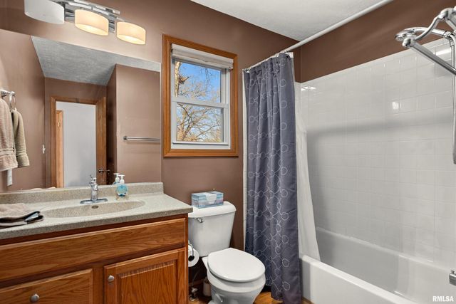 1215 N MAPLE Lane, East Peoria, IL 61611