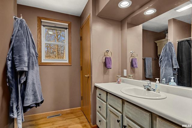 1215 N MAPLE Lane, East Peoria, IL 61611