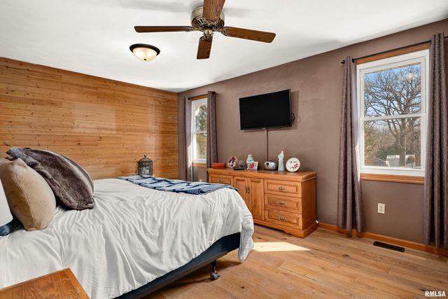 1215 N MAPLE Lane, East Peoria, IL 61611