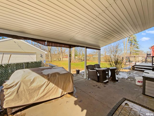 1215 N MAPLE Lane, East Peoria, IL 61611