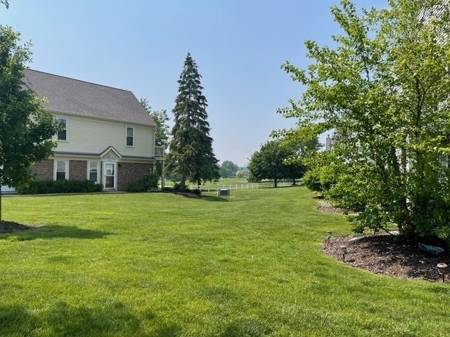 304 University Lane 5, Elk Grove Village, IL 60007