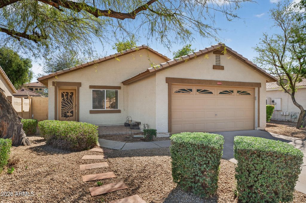 Image 2 of property listing at 3577 S PONDEROSA Drive, Gilbert, AZ 85297