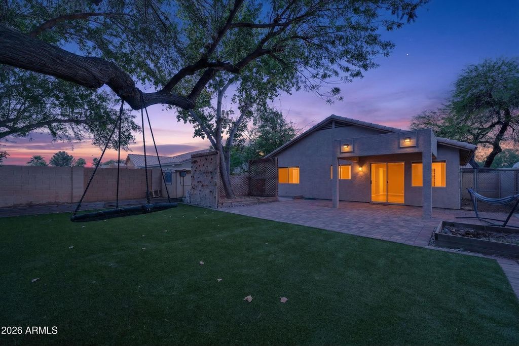 Image 4 of property listing at 3577 S PONDEROSA Drive, Gilbert, AZ 85297