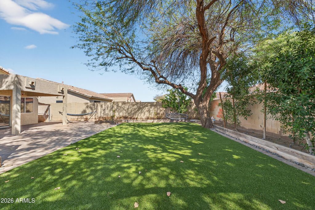 Image 6 of property listing at 3577 S PONDEROSA Drive, Gilbert, AZ 85297