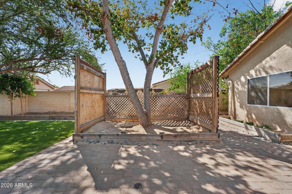 Image 7 of property listing at 3577 S PONDEROSA Drive, Gilbert, AZ 85297