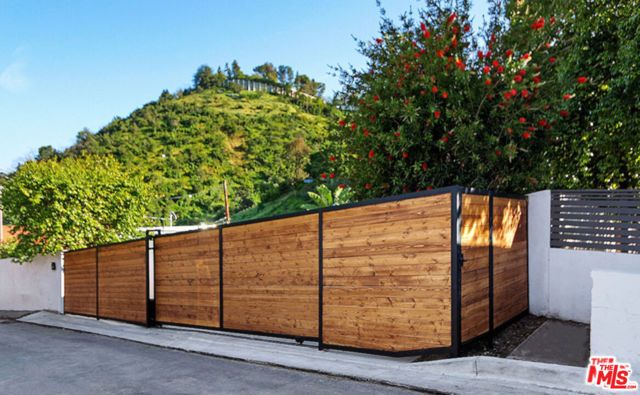 10486 Sandal Lane, Los Angeles, CA 90077