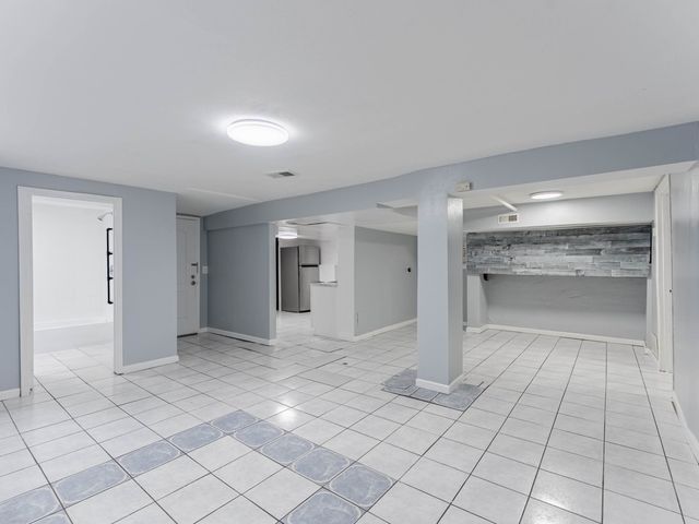 3815 W Roscoe Street Garden, Chicago, IL 60618