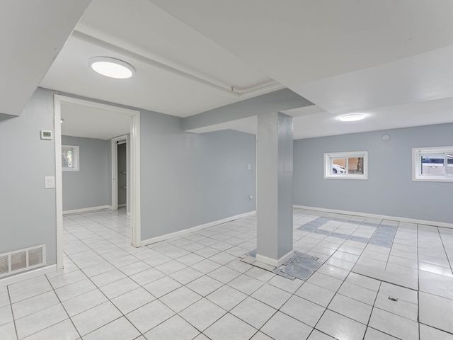 3815 W Roscoe Street Garden, Chicago, IL 60618