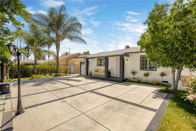 6823 Matilija, Van Nuys, CA 91405