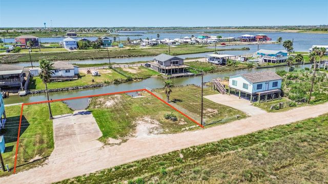 7022 E Hunter Drive, Hitchcock, TX 77563