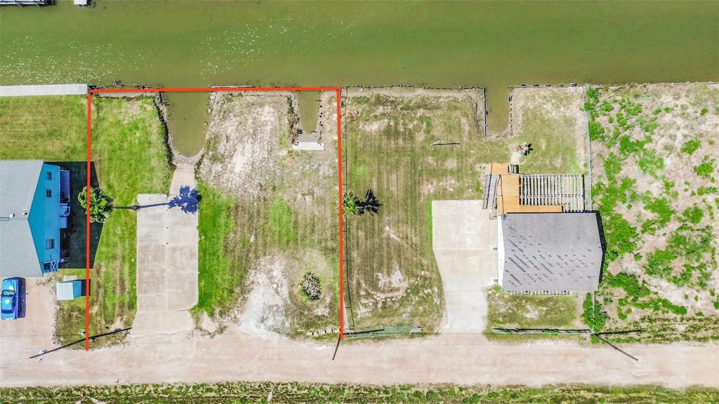 7022 E Hunter Drive, Hitchcock, TX 77563