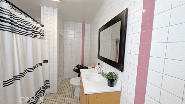 3854 Arlington Avenue, Los Angeles, CA 90008