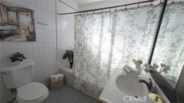 3854 Arlington Avenue, Los Angeles, CA 90008