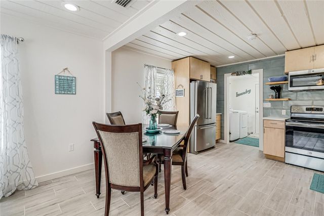 403 S Gulf St, Port Aransas, TX 78373