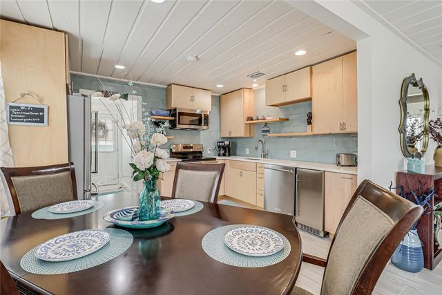 403 S Gulf St, Port Aransas, TX 78373