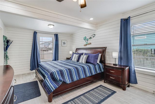 403 S Gulf St, Port Aransas, TX 78373