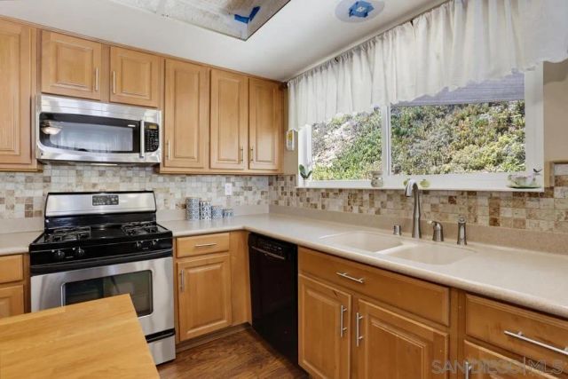 1920 Louis Dr., Escondido, CA 92026