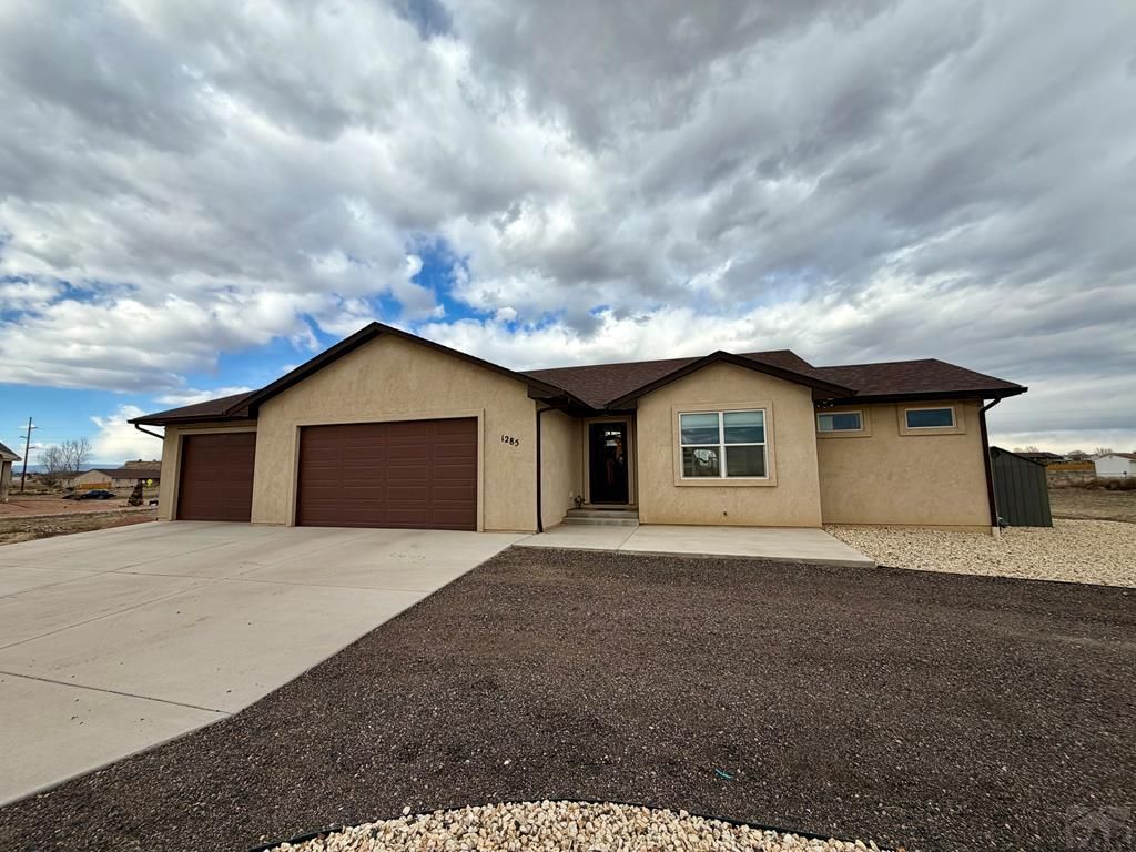 1285 E De La Vista Court, Pueblo West, CO 81007