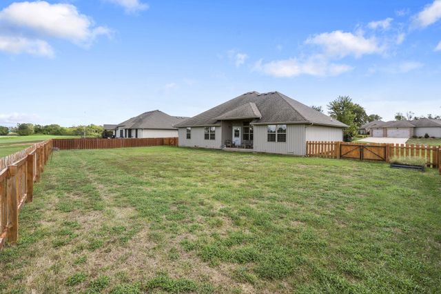 5721 West Alexa Lane, Springfield, MO 65802