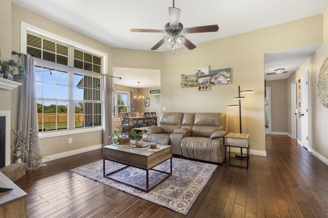 5721 West Alexa Lane, Springfield, MO 65802