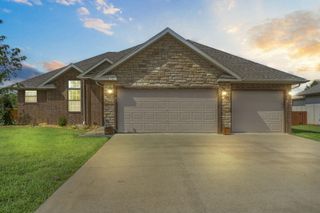 5721 West Alexa Lane, Springfield, MO 65802