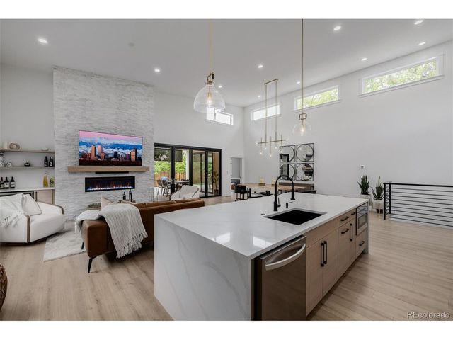 2901 S Bellaire St, Denver, CO 80222