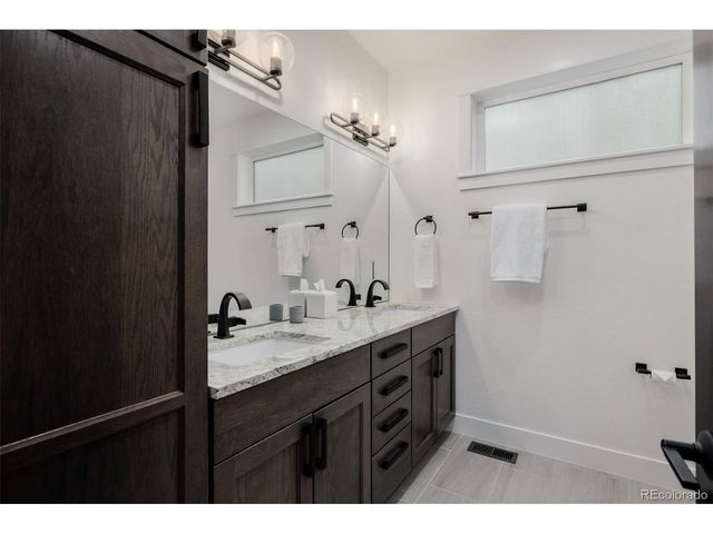 2901 S Bellaire St, Denver, CO 80222