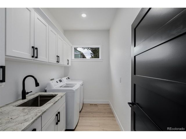 2901 S Bellaire St, Denver, CO 80222