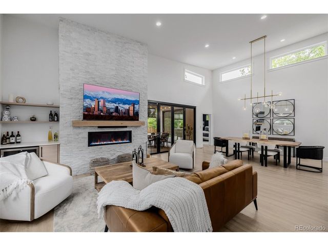 2901 S Bellaire St, Denver, CO 80222