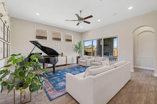 4205 Lynette LN, Round Rock, TX 78681