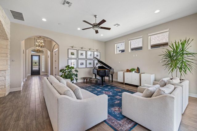 4205 Lynette LN, Round Rock, TX 78681