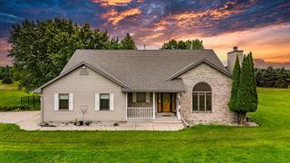 306 Castle Cove WAY, Hartford, WI 53027
