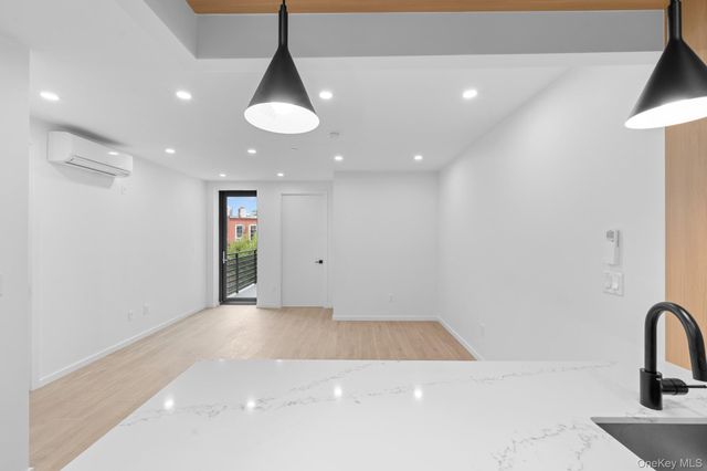 366 Harman Street 4R, Brooklyn, NY 11237