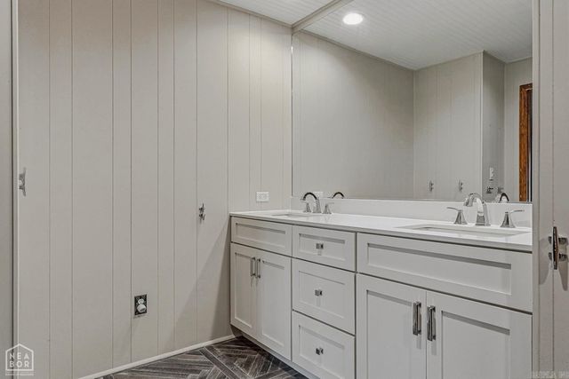 176 E Lakeshore Drive, Cherokee Village, AR 72529