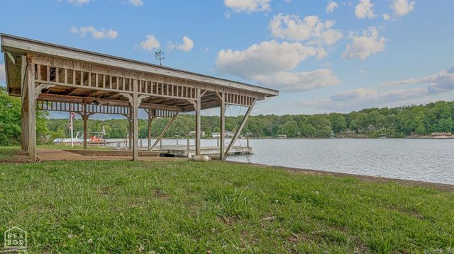176 E Lakeshore Drive, Cherokee Village, AR 72529