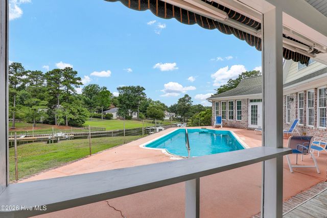 184 Olde Point Road, Hampstead, NC 28443