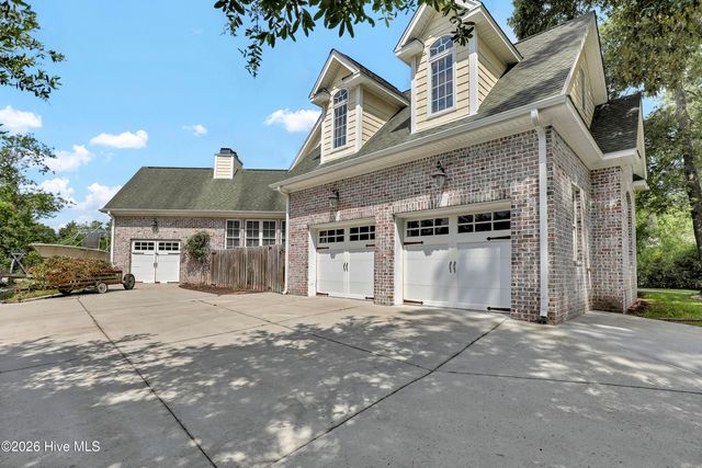 184 Olde Point Road, Hampstead, NC 28443