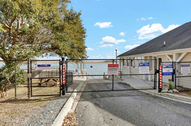 184 Olde Point Road, Hampstead, NC 28443