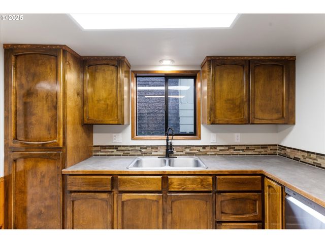 3004 OAK St, Longview, WA 98632