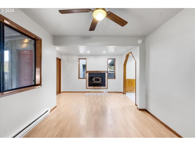 3004 OAK St, Longview, WA 98632