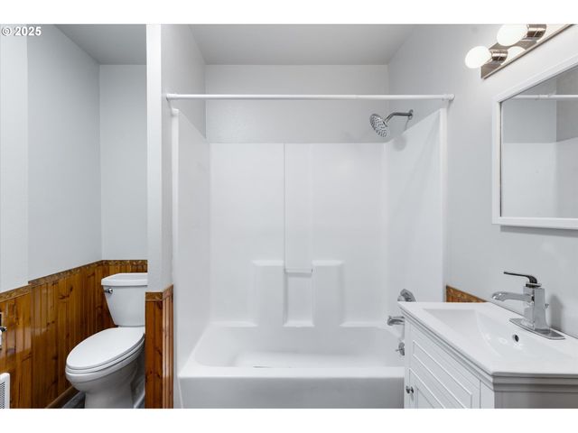 3004 OAK St, Longview, WA 98632